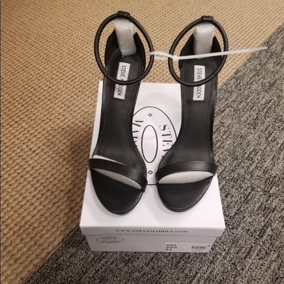 Steve Madden Shoes - SM black single sole pump